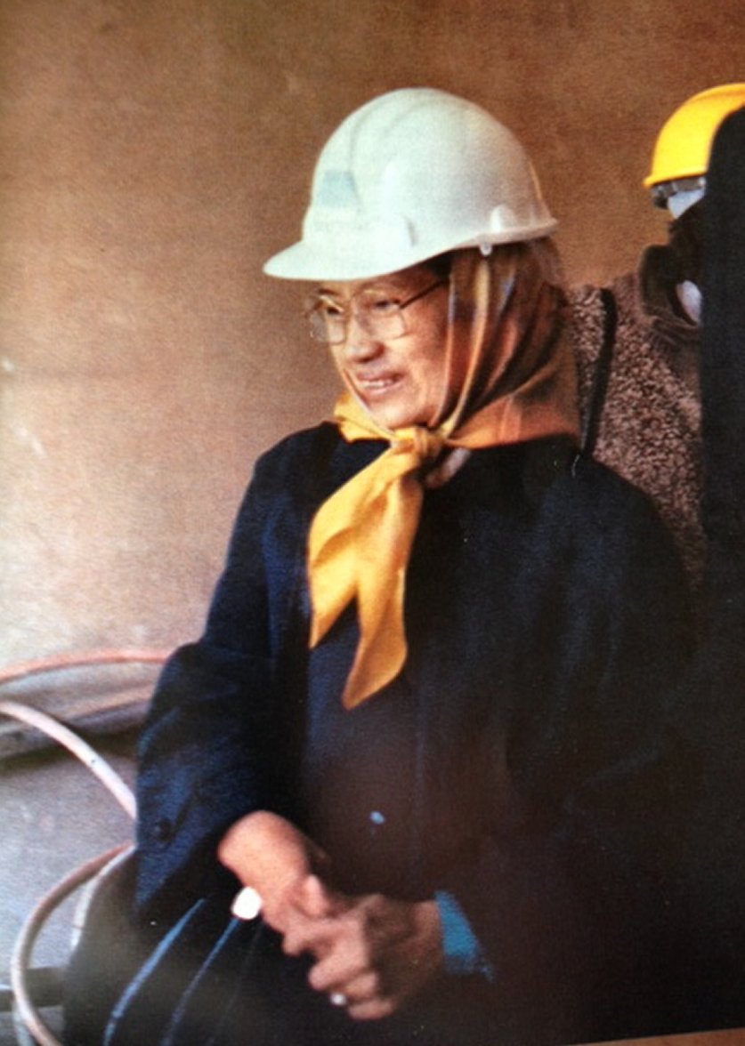 Ibu Rahayu Climbs to the stars via scaffolding